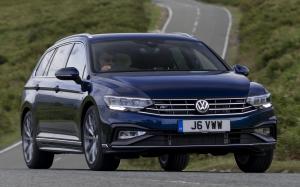 Volkswagen Passat R-Line Estate 2019 года (UK)